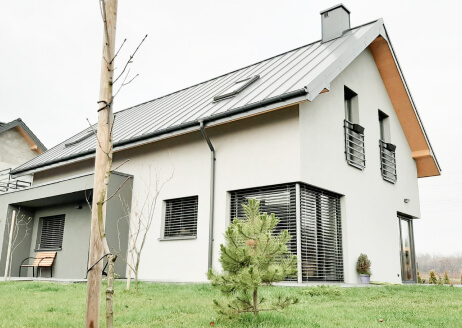 Realizacja nowoczesnej stodoły z garażem w bryle