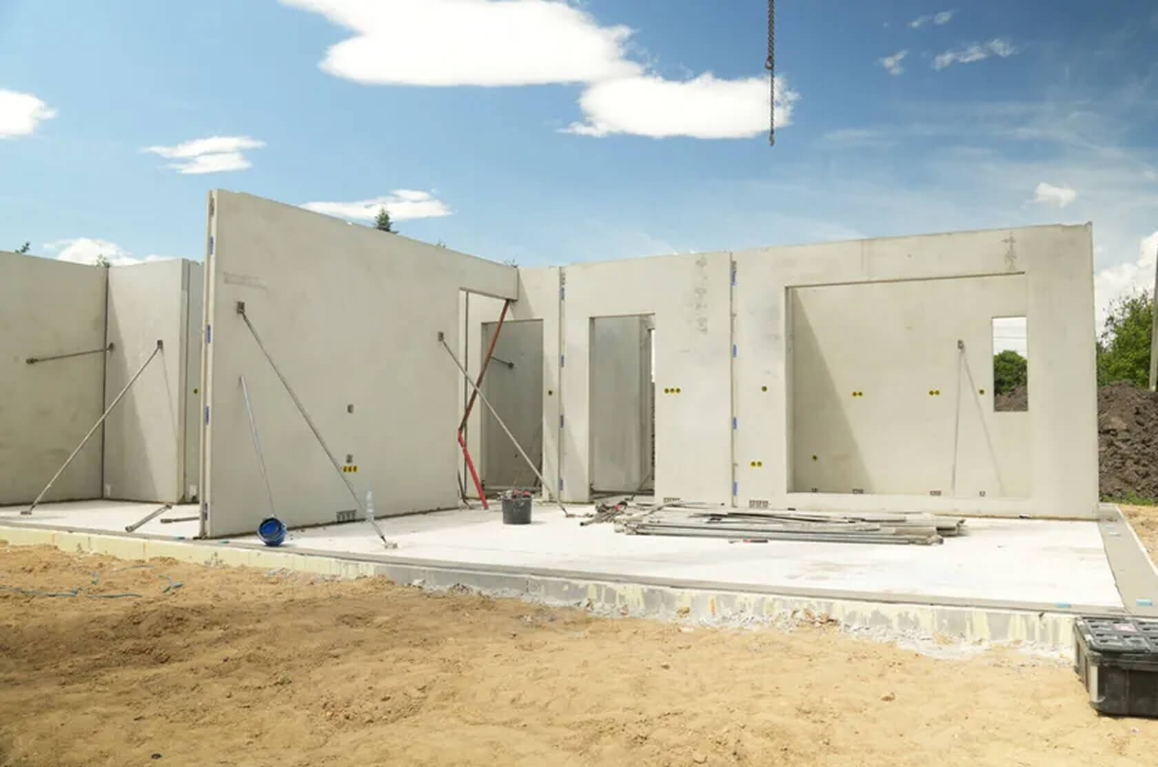 Gotowe domy stawiane w kilka dni – co warto o nich wiedzieć?